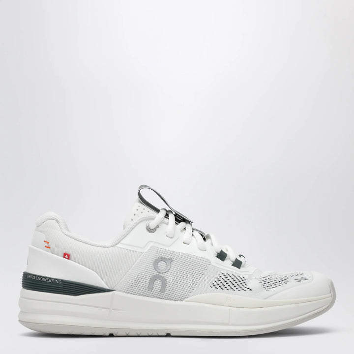 On - THE ROGER Pro tennis shoes in mesh, white/evergreen