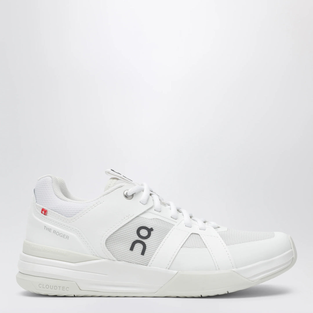 On - The Roger Clubhouse Pro tennis shoes in white/ice