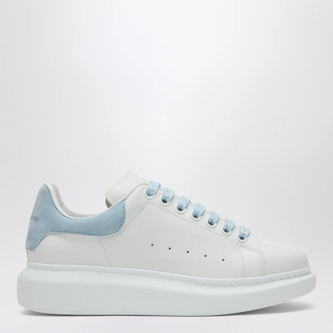 Alexander McQueen - Oversize sneakers in white/powder blue