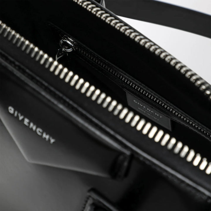 Givenchy - Small black leather Antigona bag
