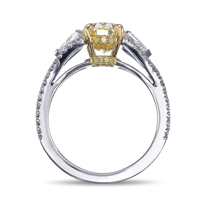 LEIBISH 2.51ct Light Yellow Oval Three-Stone Diamond Ring Brand Ring