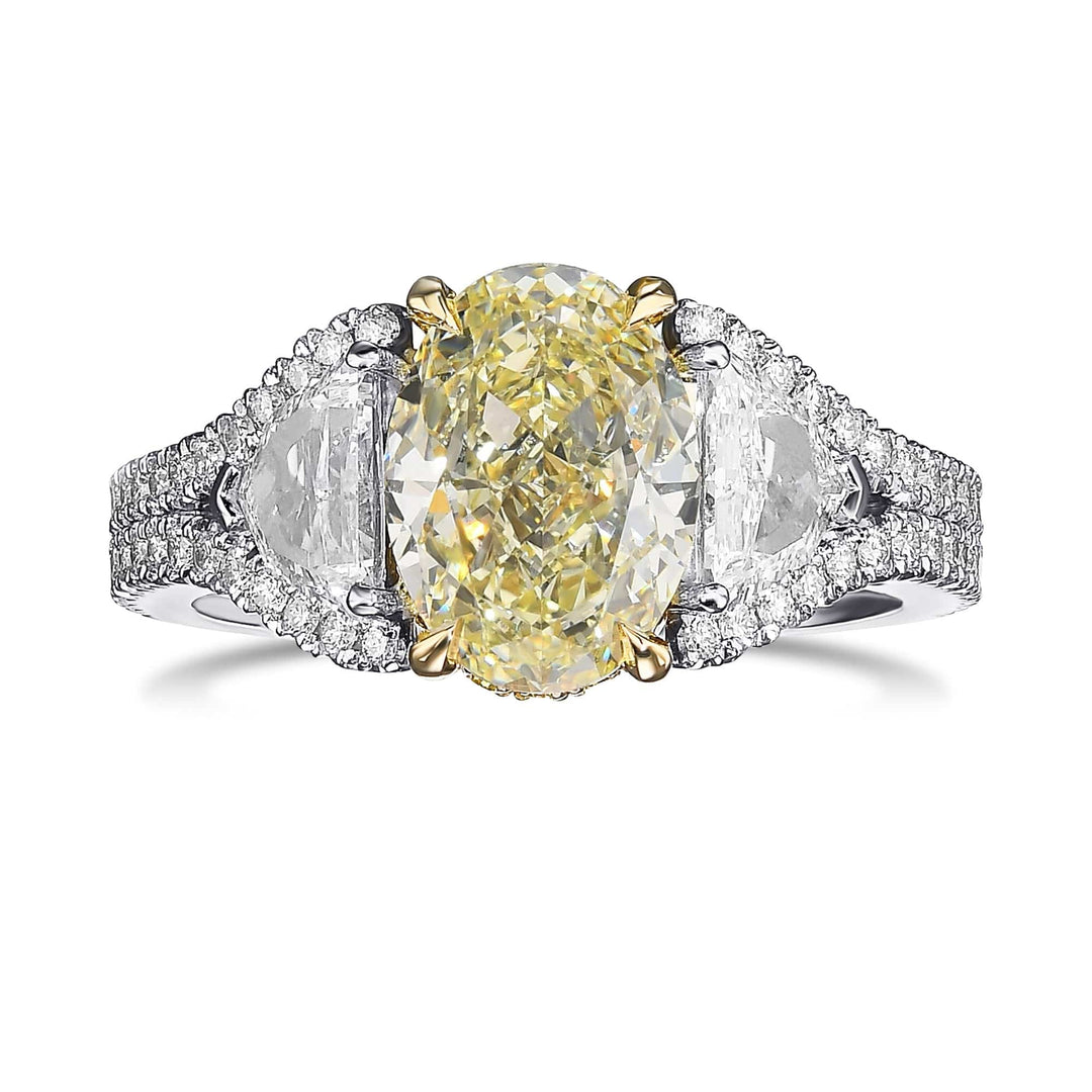 LEIBISH 2.51ct Light Yellow Oval Three-Stone Diamond Ring Brand Ring